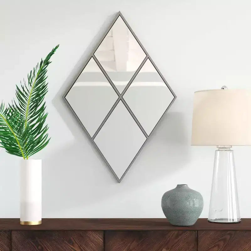 Specchio da parete a forma di diamante Howard Elliott 35.5"x23.5" con cornice in metallo a riquadri: Arredamento moderno, nessun assemblaggio richiesto