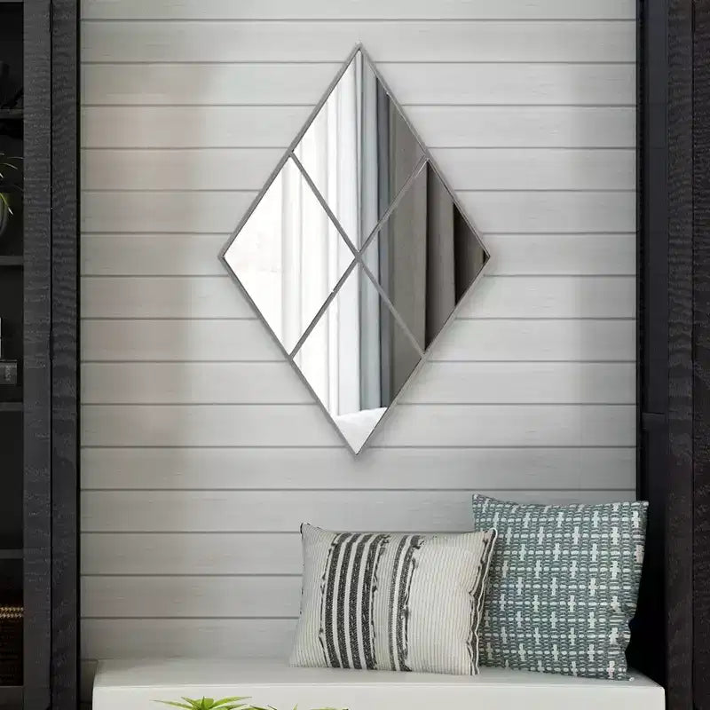 Specchio da parete a forma di diamante Howard Elliott 35.5"x23.5" con cornice in metallo a riquadri: Arredamento moderno, nessun assemblaggio richiesto