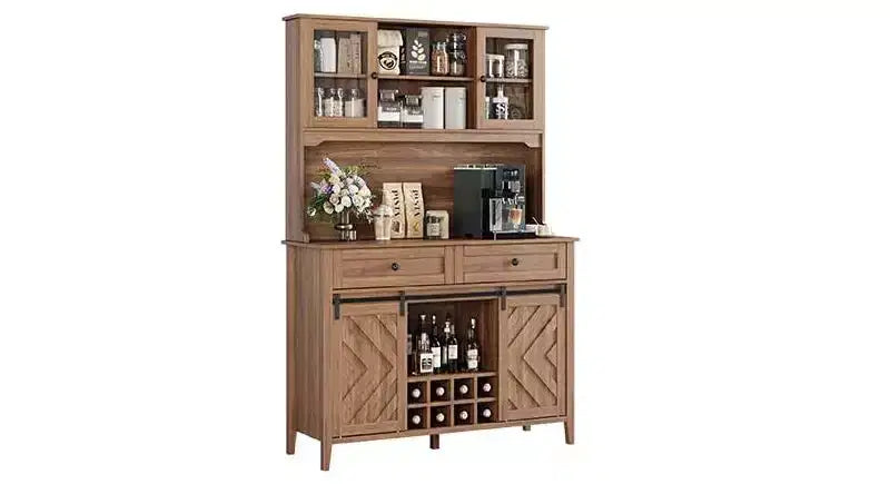 72 Armadietto da Bar da Fattoria con Porta Scorrevole a Fienile, Grande Credenza da Cucina con Alzata, Stazione di Ricarica, 2 Cassetti e 8 Ripiani Contenitori Caffè