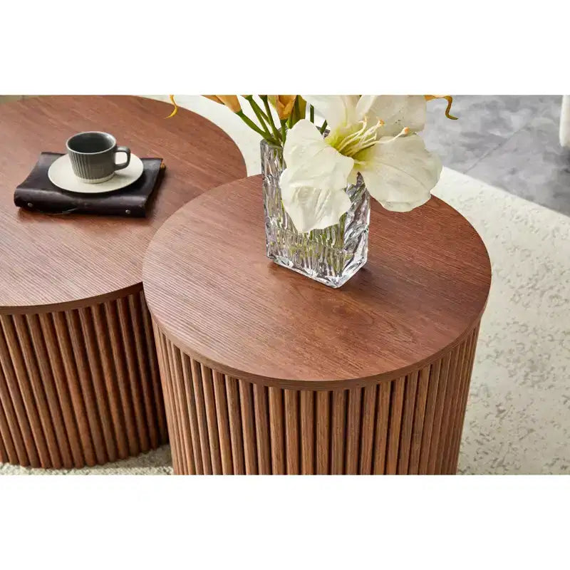 Set di 2 tavolini da caffè sovrapponibili con design a colonna romana e contenitore nascosto, finitura effetto legno per soggiorno