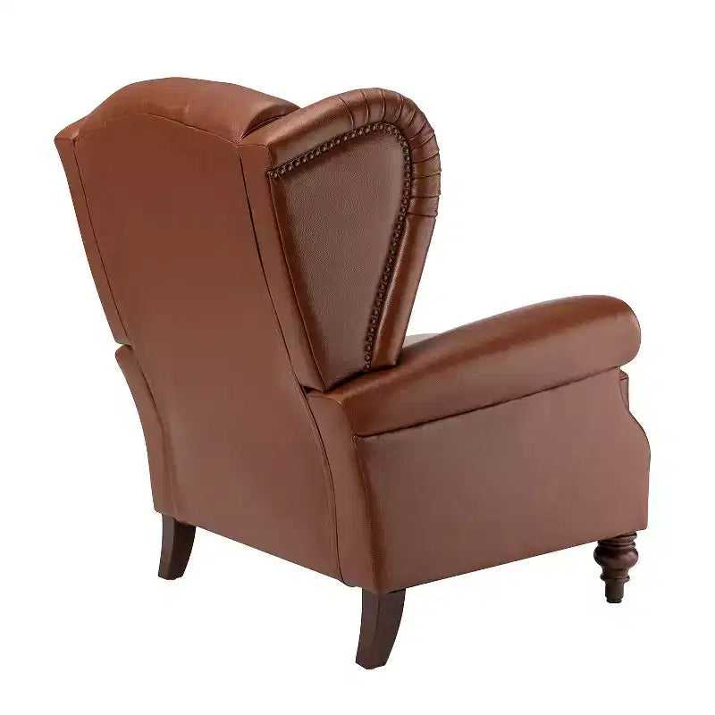 Poltrona a pozzetto Amanda 33, ampia, in vera pelle con gambe coniche in legno massiccio e bordo con borchie | ART OF LIVING DESIGNS