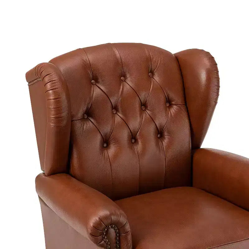 Poltrona a pozzetto Amanda 33, ampia, in vera pelle con gambe coniche in legno massiccio e bordo con borchie | ART OF LIVING DESIGNS
