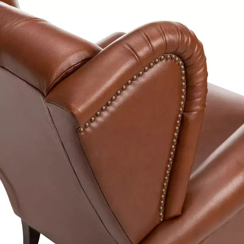 Poltrona a pozzetto Amanda 33, ampia, in vera pelle con gambe coniche in legno massiccio e bordo con borchie | ART OF LIVING DESIGNS