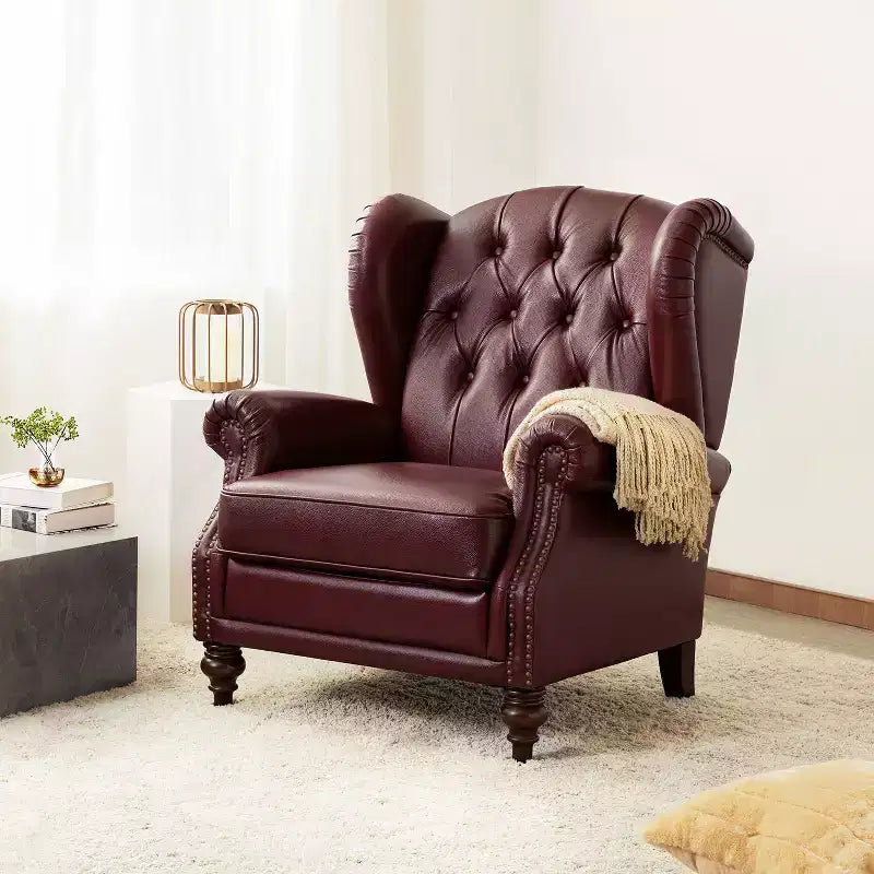 Poltrona a pozzetto Amanda 33, ampia, in vera pelle con gambe coniche in legno massiccio e bordo con borchie | ART OF LIVING DESIGNS