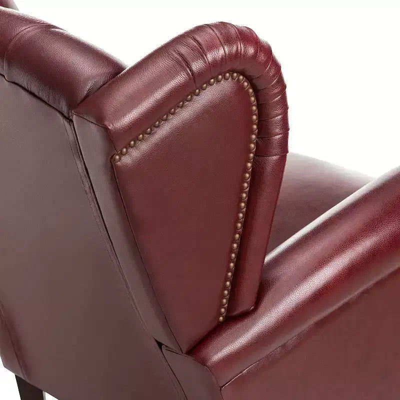 Poltrona a pozzetto Amanda 33, ampia, in vera pelle con gambe coniche in legno massiccio e bordo con borchie | ART OF LIVING DESIGNS