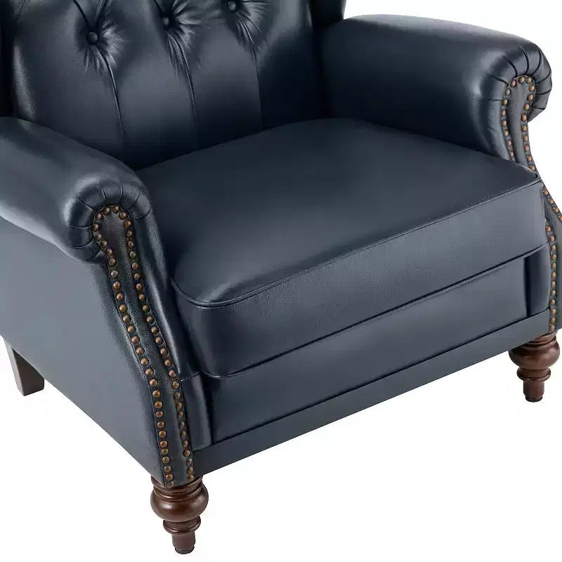 Poltrona a pozzetto Amanda 33, ampia, in vera pelle con gambe coniche in legno massiccio e bordo con borchie | ART OF LIVING DESIGNS