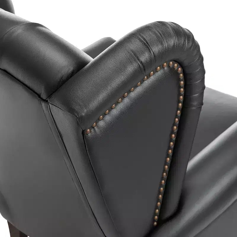 Poltrona a pozzetto Amanda 33, ampia, in vera pelle con gambe coniche in legno massiccio e bordo con borchie | ART OF LIVING DESIGNS